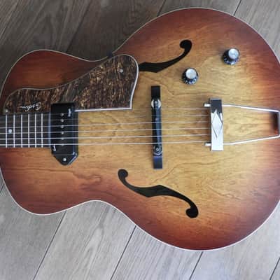 Godin 5th Avenue Kingpin 2010s - Cognac Burst image 2
