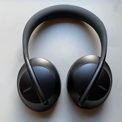 Bose Headphones 700 Wireless Noise Canceling with charging case (Read) image 3