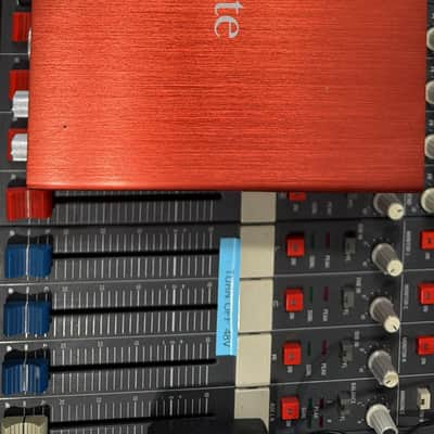 Focusrite Scarlett 18i8 2nd Gen USB Audio Interface 2016 - 2018 - Red / Black image 2