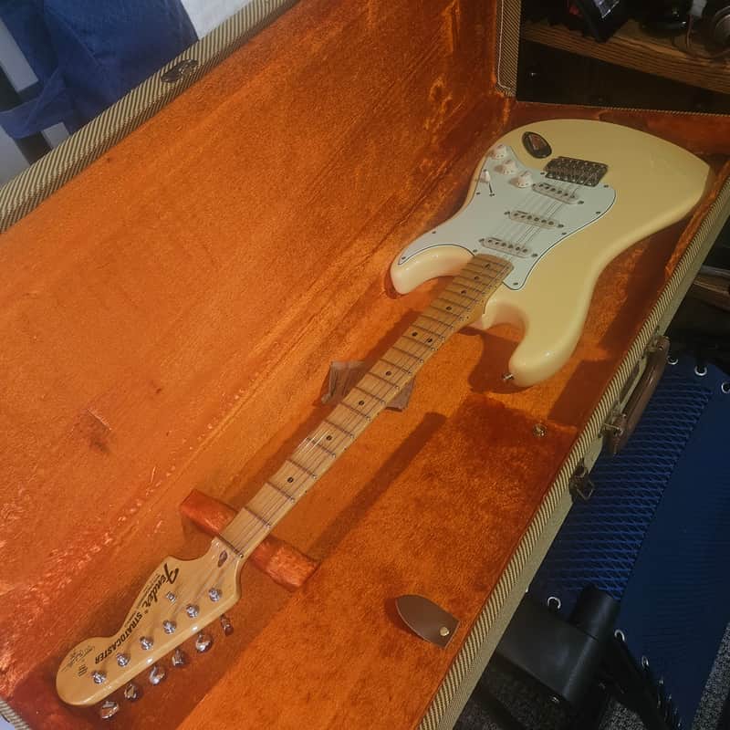 Fender Yngwie Malmsteen Artist Series Signature Stratocaster with Maple Fretboard 1998 - 2006 - Vintage White