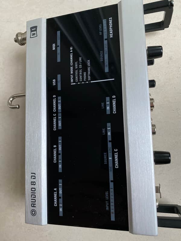 Native Instruments Traktor Audio 8 Interface image 1