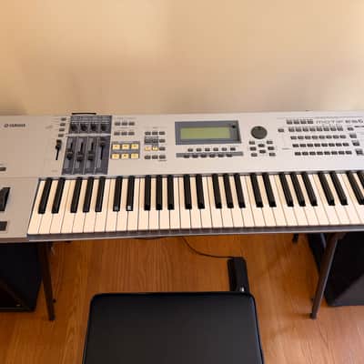 Yamaha Motif ES 6 Production Synthesizer 2000s - Gray