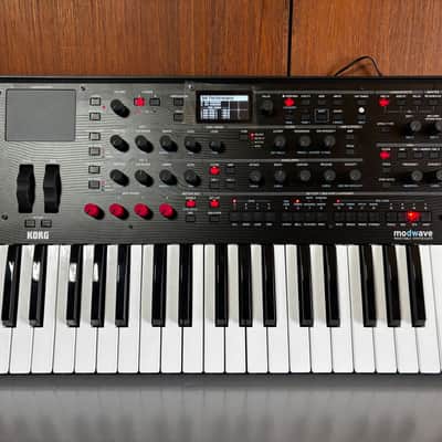 Korg Modwave 37-Key Wavetable Synthesizer w/ box power supply