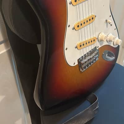 Vintage Lawsuit era Matao Stratocaster MIJ 70’s - Sunburst image 2