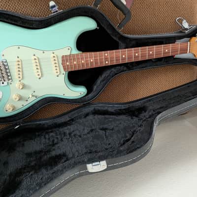 Fender Vintera '60s Stratocaster with Pau Ferro Fretboard 2019  Surf Green image 13
