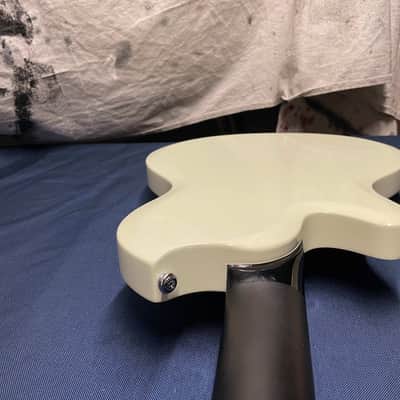 Supro Island Series Jamesport Singlecut Guitar 2016 - Antique White image 20