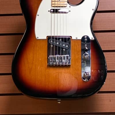 Fender Player Telecaster with Maple Fretboard in 3-Color Sunburst 2021 w/Tweed Case image 2