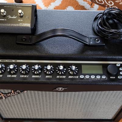 Fender Mustang III V.2 100-Watt 1x12" Modeling Guitar Combo 2013 - 2016 - Black image 2
