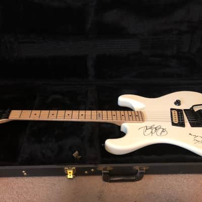 Kramer Baretta I 1989 White Signed by Jon Bon Jovi and Richie Sambora Time Capsule Mint image 2
