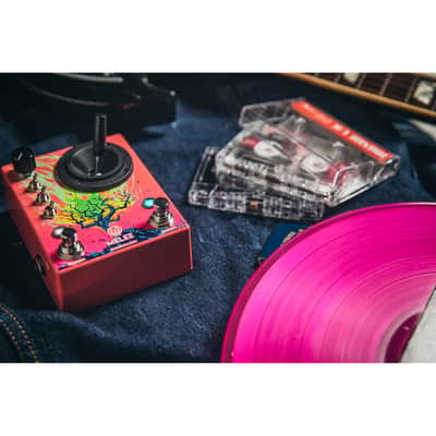 Walrus Audio Melee: Wall of Noise Distortion and Reverb Guitar Pedal image 7