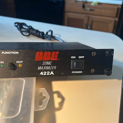 BBE 422A Sonic Maximizer with rack mount bolts & washers. image 4