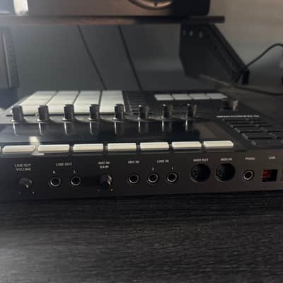 Native Instruments Maschine mk3 - Black image 2