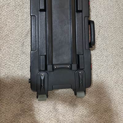Line 6 Helix Floor with Gator Case with Wheels image 8