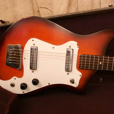 Alamo Fiesta  1960's Redburst image 2