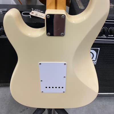 1995 Fender Squier Series Stratocaster image 4