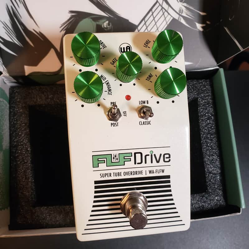 Warm audio  Signature fluff drive 2025 - White with green knobs