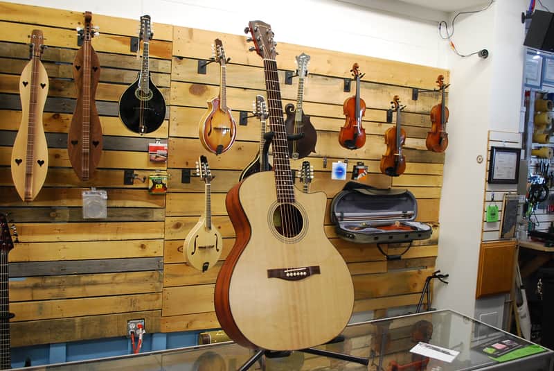 Eastman AC122CE Sapele/Sitka Spruce Grand Auditorium Cutaway with Electronics Natural image 1