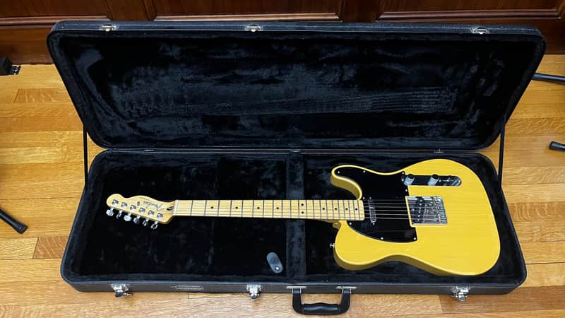 Fender Special Edition Deluxe Ash Telecaster mint with hard case included