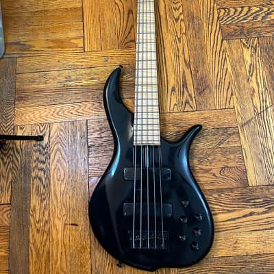 F Bass BN5 image 1