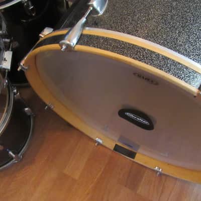 Mapex QR Series Five-Piece Full Drum Set in Black Sparkle Finish with Wooden Hoops & Rack Mounts image 6