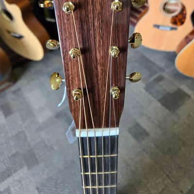 Martin D-18 Modern Deluxe Sitka Spruce / Genuine Mahogany Dreadnought - Natural image 4