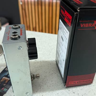 TC Electronic Vibraclone Rotary Speaker Simulator Chorus/Tremolo Pedal w/ Original Box image 8