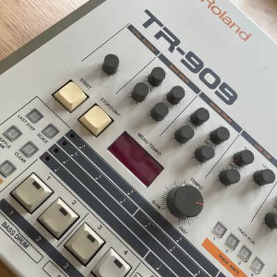 Roland TR-909 Rhythm Composer 1983 - 1985 - White Bild 2