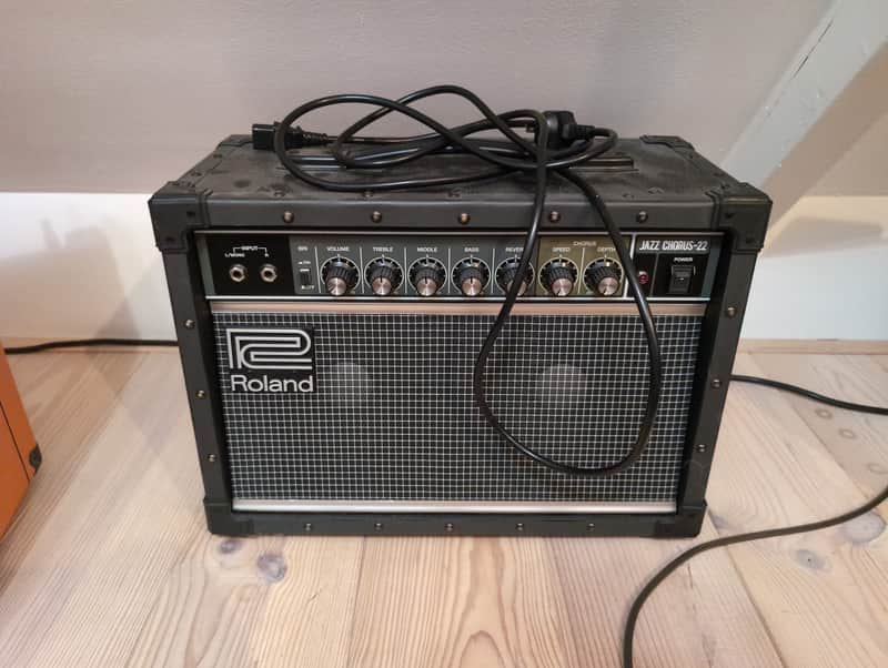 Roland JC-22 Jazz Chorus 2-Channel 30-Watt 2x6.5" Guitar Combo 2016 - Present - Black Bild 1