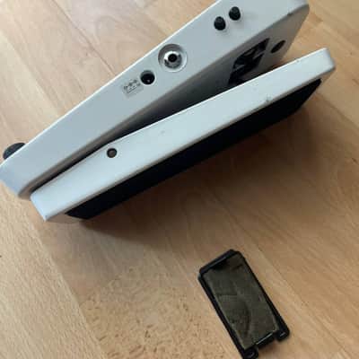 Dunlop 105Q Cry Baby Bass Wah 1999 - Present - White image 5
