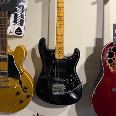 Fender Stratocaster with 3-Bolt Neck, Maple Fretboard 1971 - 1977 - Black image 2