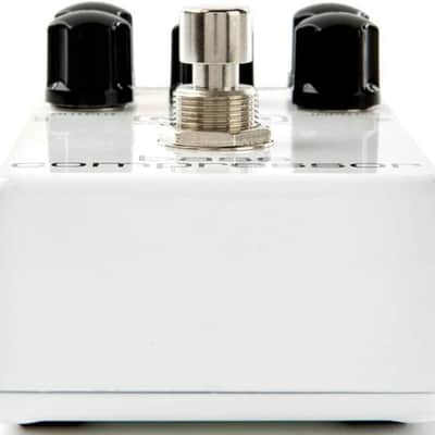 MXR M87 Bass Compressor Effects Pedal - White image 2