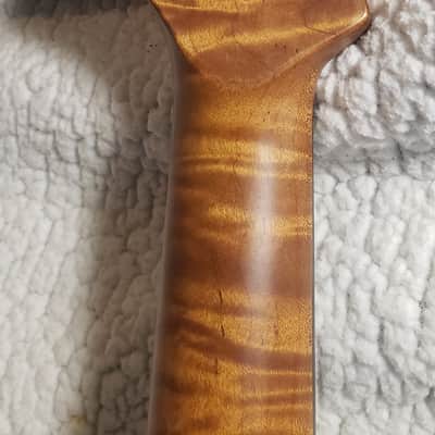 Immagine # HGS-R7-Unbelievable,5A,Nitro,Roasted flame maple neck with Killer flame maple head stock and NO fret tangs. Made for a Strat body. You never felt frets like this.! - 7