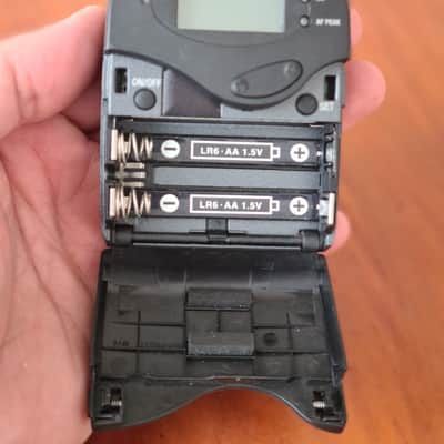 Sennheiser Sennheiser SK100 G2 Bodypack Transmitter – Professional Wireless Reliability image 8
