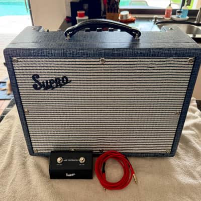 Supro 1622RT Tremo-Verb 25-watt 1x10" Tube Combo Amplifier 2010 - Blue/Silver Tolex image 2