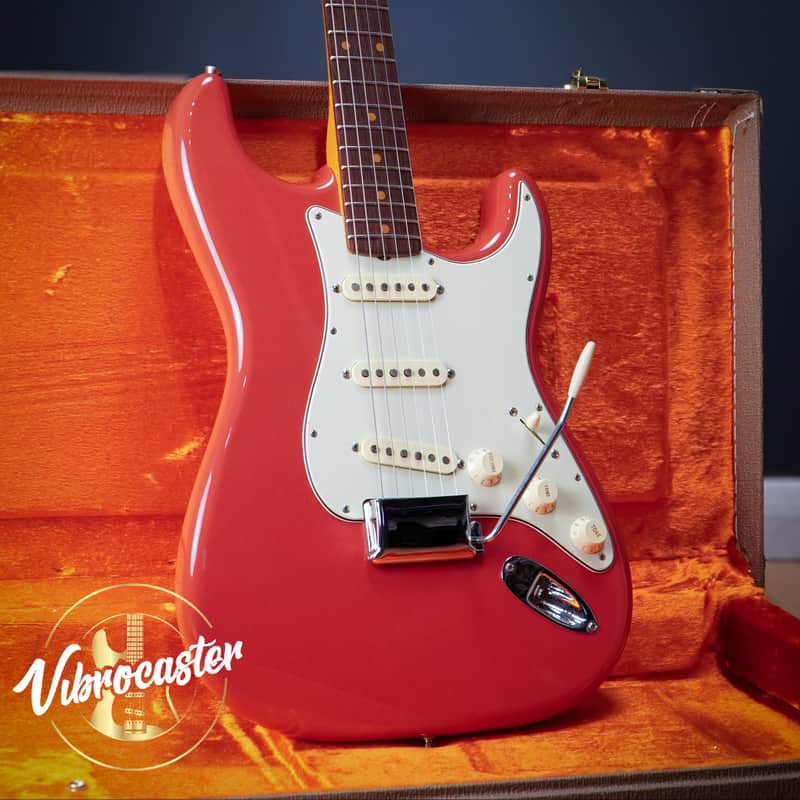 2023 Fender AVRI II '61 Stratocaster Fiesta Red American Vintage w/G&G Case MINT