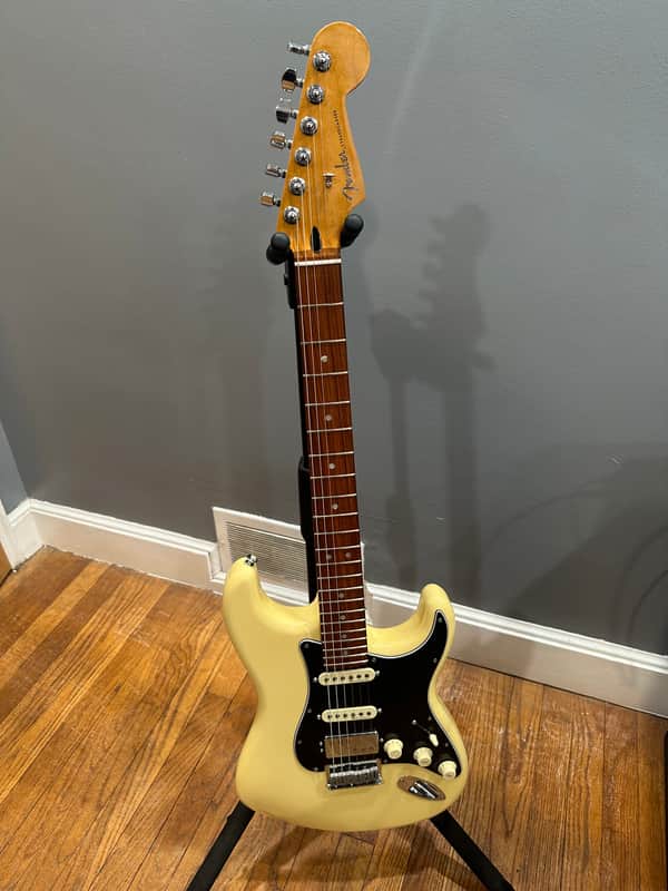 Fender Limited Edition Player Plus Stratocaster® HSS HT 2024 - Vintage White