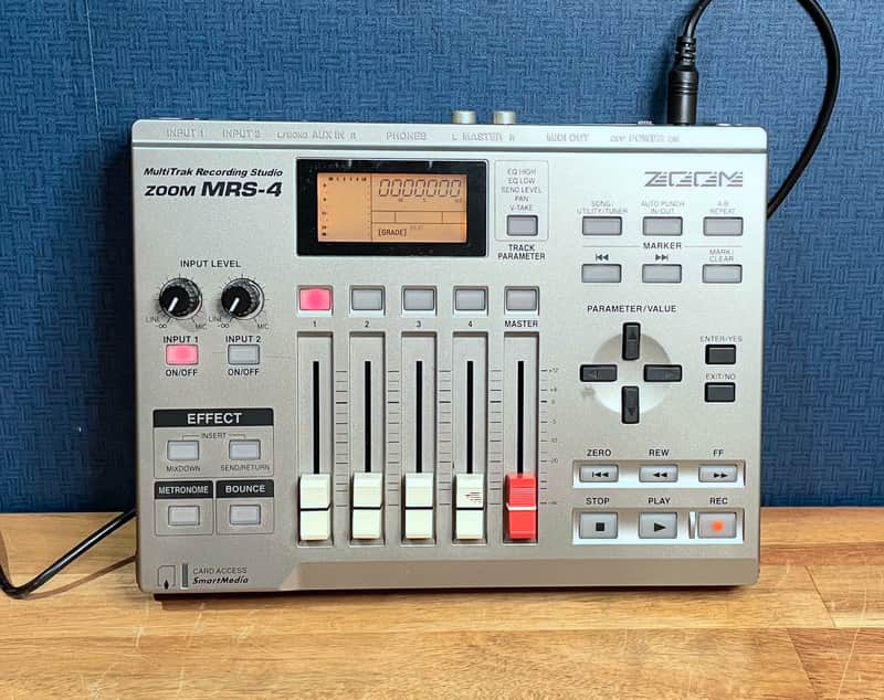 Zoom MRS-4 Portable Digital Multitracker w/ 64MB Smart Media image 1
