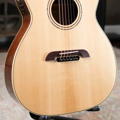 Alvarez Yairi FY70ce Acoustic/Electric Guitar with Hardshell Case image 3