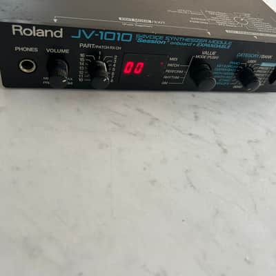 Roland JV-1010 64-Voice Synthesizer Module 1999 - 2003 - Black