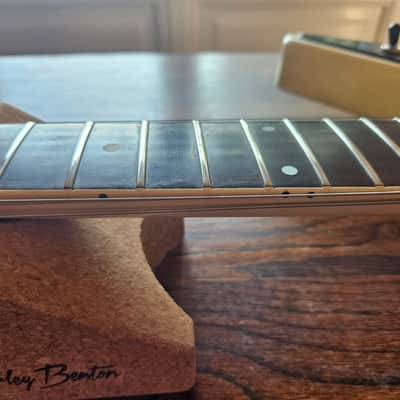 Gibson Explorer 1982 antique white image 13