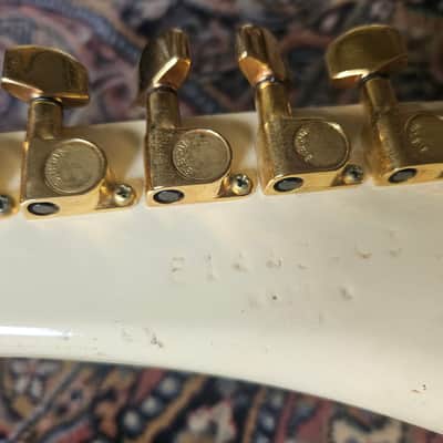 Gibson Explorer 1982 antique white image 16
