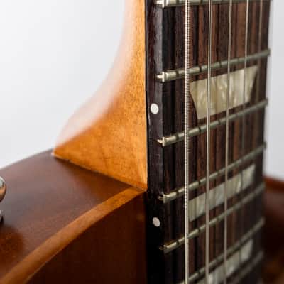 Gibson Les Paul Tribute Satin, Satin Honeyburst | Demo image 16