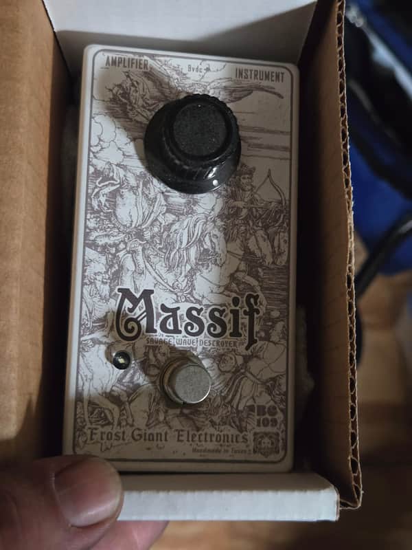 Frost Giant Electronics Massif 2023 - White image 1