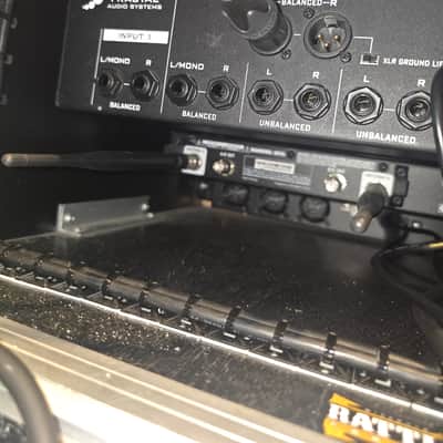Line6 G90 unit + 3 TBP12 Bodypacks + Premium Gold-Plated Right-Angle & Straight Cables image 4