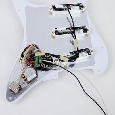 Seymour Duncan 11550-06-W Classic Fully Loaded Liberator Pickguard for Strat image 2