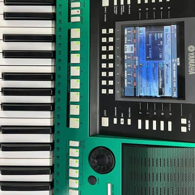 Yamaha PSR-S910 61-Key Arranger Workstation Custom Green image 4
