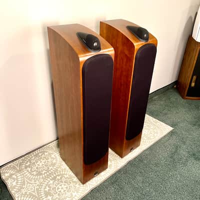 Bowers & Wilkins B&W 703 Speakers image 3