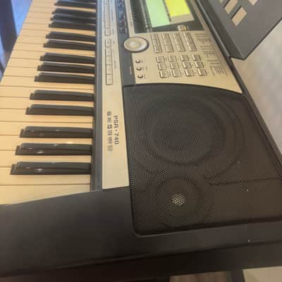 Yamaha PSR-740 Arranger Workstation Keyboard image 2