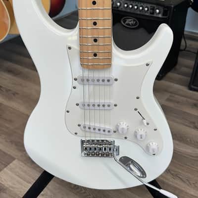 BEHRINGER iAXE393 (USB-Guitar) electric guitars