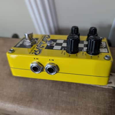 DigiTech CabDryVR Dual Cabinet Simulator 2010s - Yellow/Black/White image 3